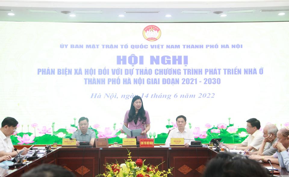 Chủ tịch Ủy ban MTTQ Việt Nam TP H&agrave; Nội Nguyễn Lan Hương ph&aacute;t biểu kết luận hội nghị