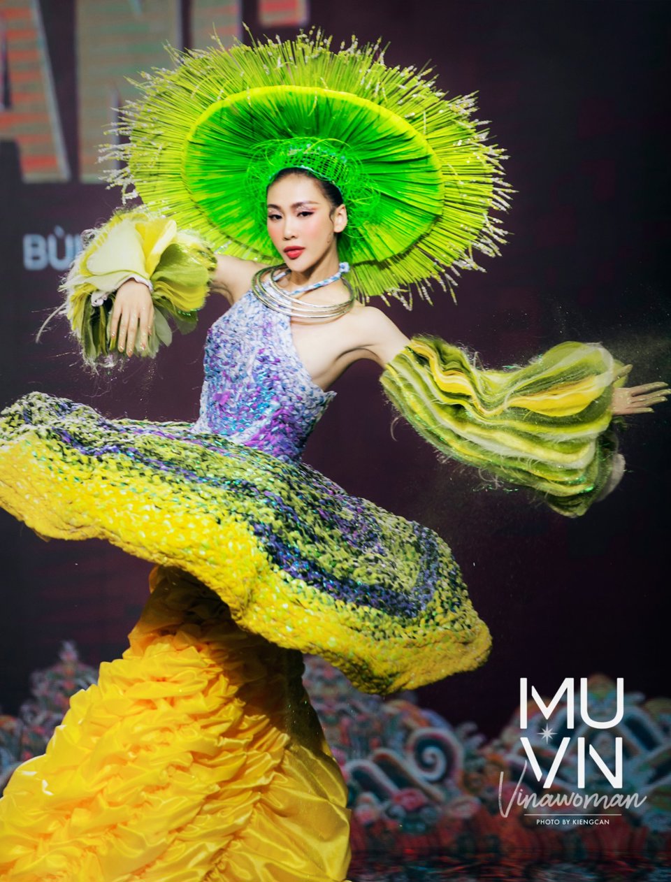 Mãn nhãn với trang phục dân tộc của Hoa hậu Hoàn vũ Việt Nam 2022 - Ảnh 12