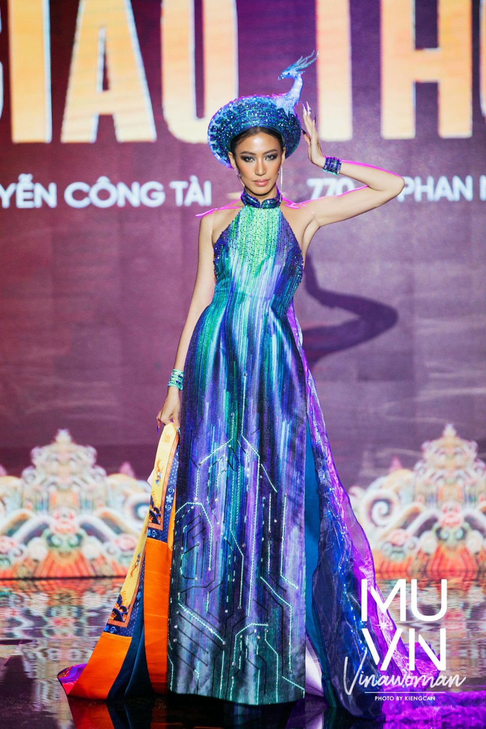 Mãn nhãn với trang phục dân tộc của Hoa hậu Hoàn vũ Việt Nam 2022 - Ảnh 16