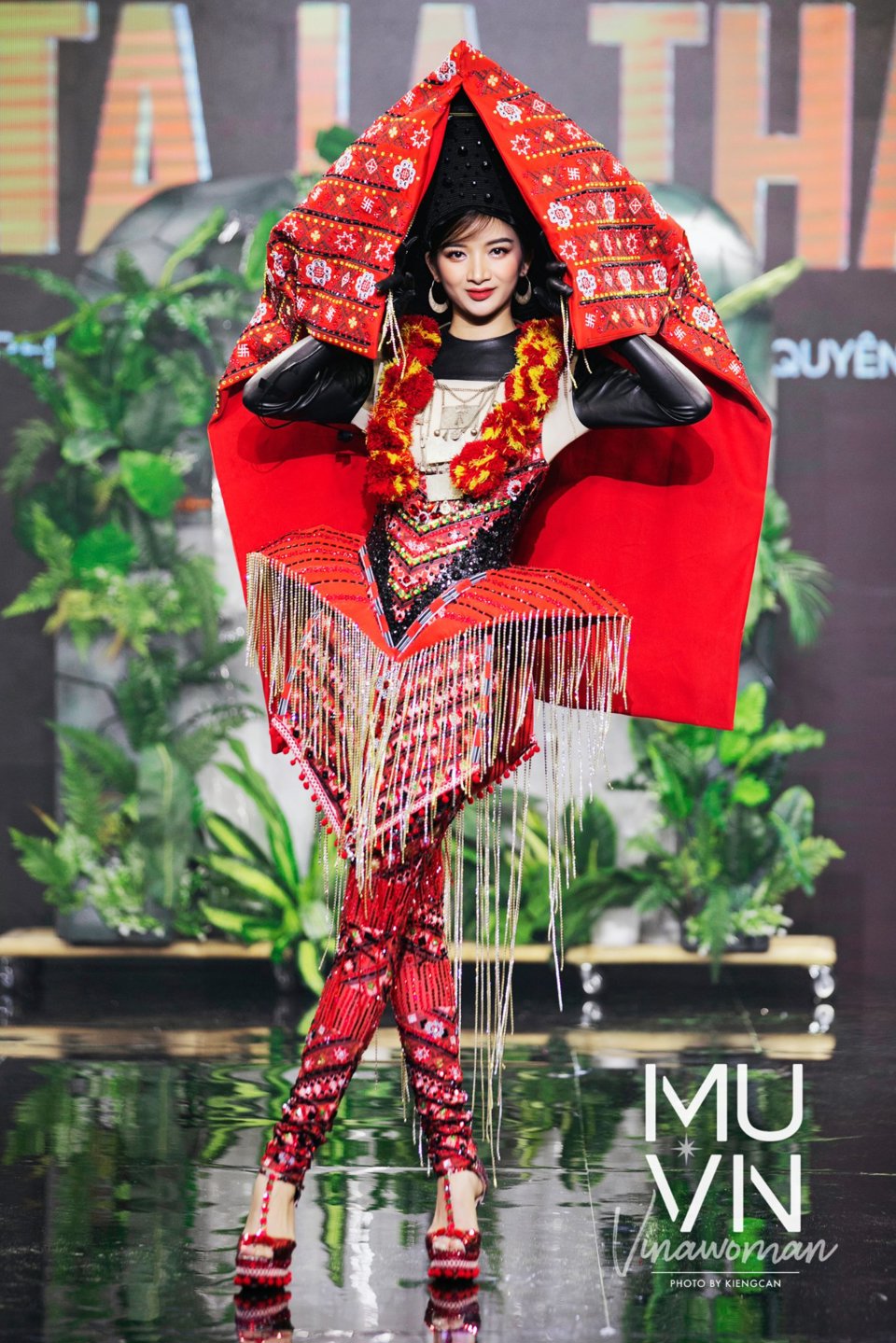 Mãn nhãn với trang phục dân tộc của Hoa hậu Hoàn vũ Việt Nam 2022 - Ảnh 19