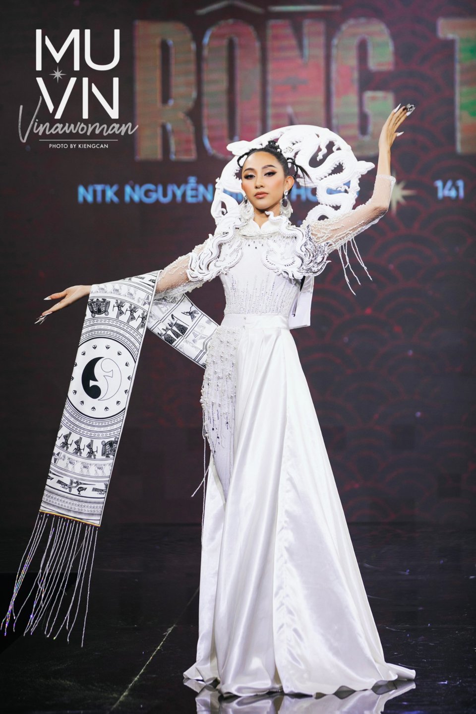 Mãn nhãn với trang phục dân tộc của Hoa hậu Hoàn vũ Việt Nam 2022 - Ảnh 27