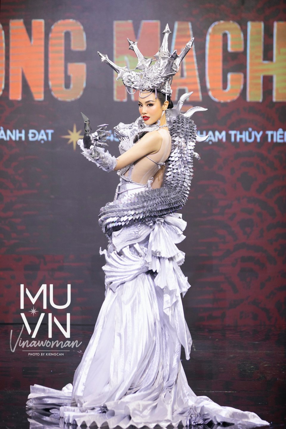 Mãn nhãn với trang phục dân tộc của Hoa hậu Hoàn vũ Việt Nam 2022 - Ảnh 34