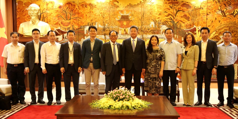 Ph&oacute; Chủ tịch UBND TP H&agrave; Nội Nguyễn Mạnh Quyền l&agrave;m việc với Đại sứ H&agrave;n Quốc tại Việt Nam Park No-Wan.