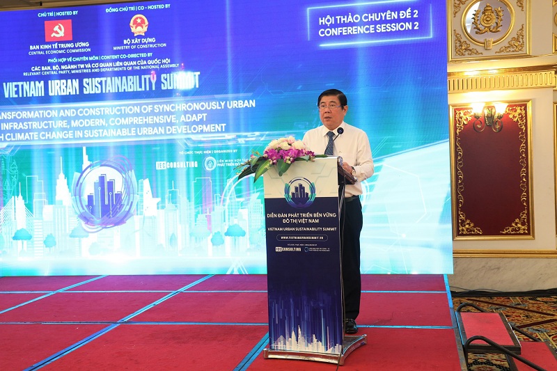 Ph&oacute; Trưởng Ban Kinh tế T.Ư Nguyễn Th&agrave;nh Phong ph&aacute;t biểu tại hội thảo.