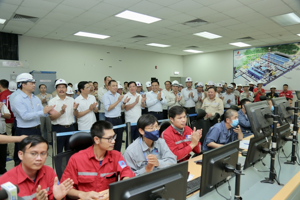 L&atilde;nh đạo Bộ C&ocirc;ng Thương, tỉnh Th&aacute;i B&igrave;nh v&agrave; Petrovietnam chứng kiến NMNĐ Th&aacute;i B&igrave;nh 2 h&ograve;a lưới điện bằng than Tổ m&aacute;y số 1.