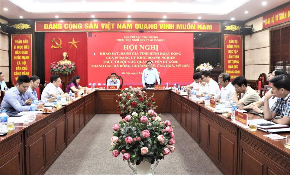 Phó Bí thư Thành ủy Nguyễn Văn Phong phát biểu tại hội nghị.