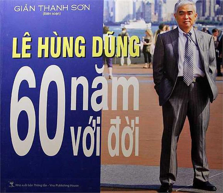 Năm 2014, cố Chủ tịch L&ecirc; H&ugrave;ng Dũng thực hiện in một cuốn s&aacute;ch ảnh với rất nhiều khoảnh khắc ngo&agrave;i đời hiếm thấy về &ocirc;ng. Ảnh TA