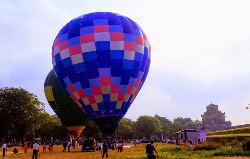 Lễ hội khinh kh&iacute; cầu quốc tế Huế năm 2019 diễn ra tại s&acirc;n H&agrave;m Nghi (TP Huế)