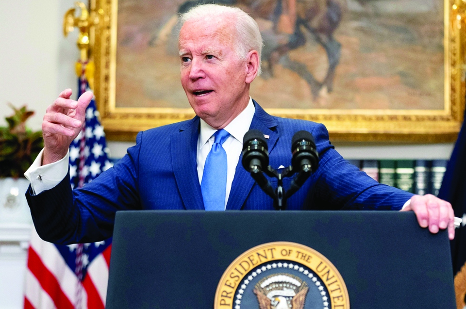 Tổng thống Mỹ Joe Biden trong một b&agrave;i ph&aacute;t biểu b&agrave;y tỏ lo ngại về khả năng "suy tho&aacute;i kinh tế v&agrave;o năm 2023", tại Nh&agrave; Trắng, ng&agrave;y 27/4/2022. Ảnh: AP
