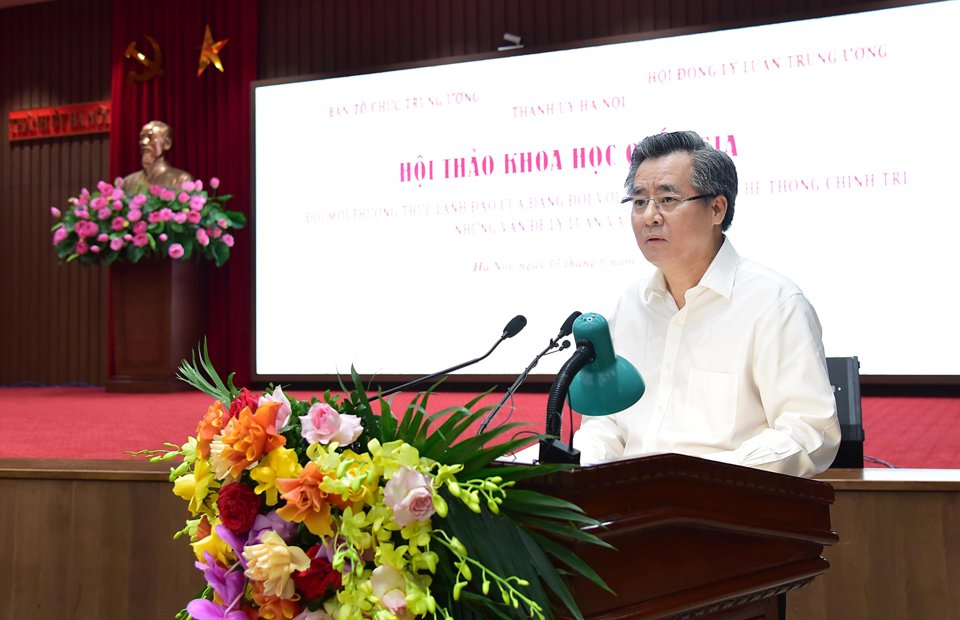 Ph&oacute; Trưởng ban Tổ chức T.Ư Nguyễn Quang Dương ph&aacute;t biểu đề dẫn tại hội thảo.