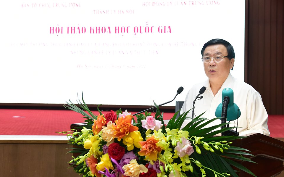 Chủ tịch Hội đồng L&yacute; luận Trung ương Nguyễn Xu&acirc;n Thắng ph&aacute;t biểu&nbsp;khai mạc hội thảo.