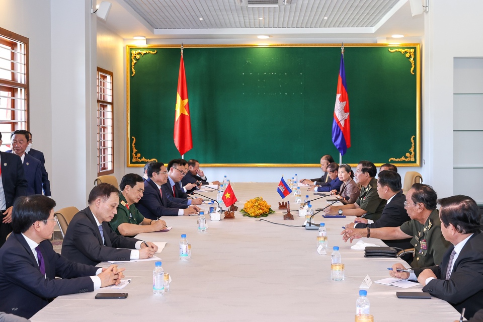 Hai Thủ tướng họp hẹp tại Nh&agrave; Hữu nghị Campuchia - Việt Nam - Ảnh: VGP/Nhật Bắc