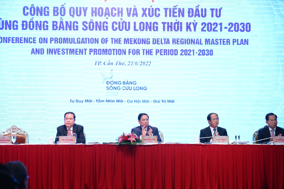 Thủ tướng Ch&iacute;nh phủ Phạm Minh Ch&iacute;nh chủ tr&igrave; hội nghị.