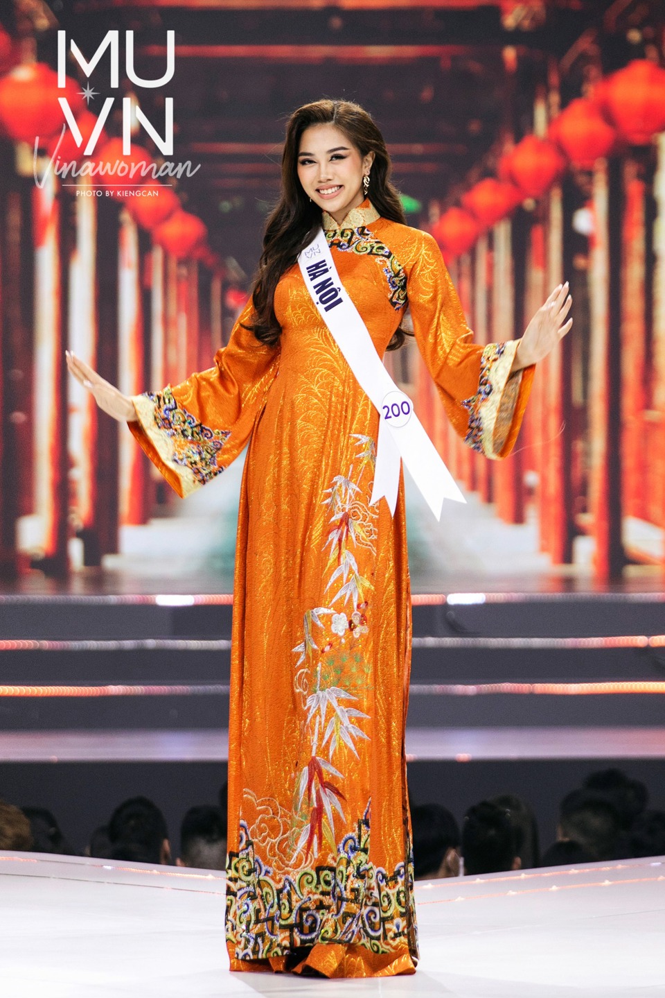 Thí sinh Hoa hậu Hoàn vũ Việt Nam 2022 duyên dáng cùng áo dài - Ảnh 6