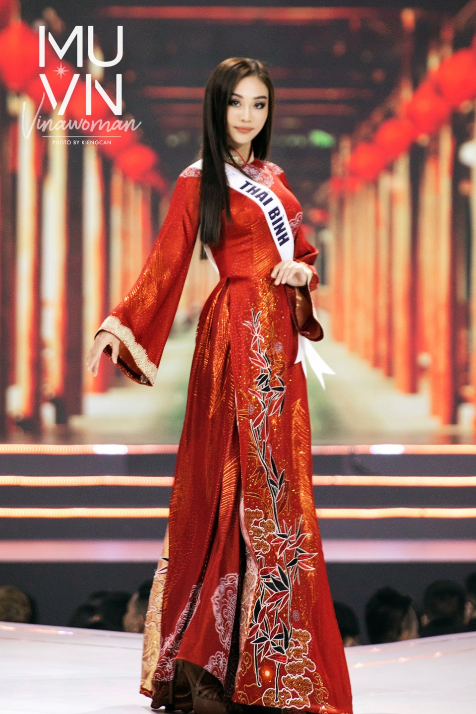 Thí sinh Hoa hậu Hoàn vũ Việt Nam 2022 duyên dáng cùng áo dài - Ảnh 32