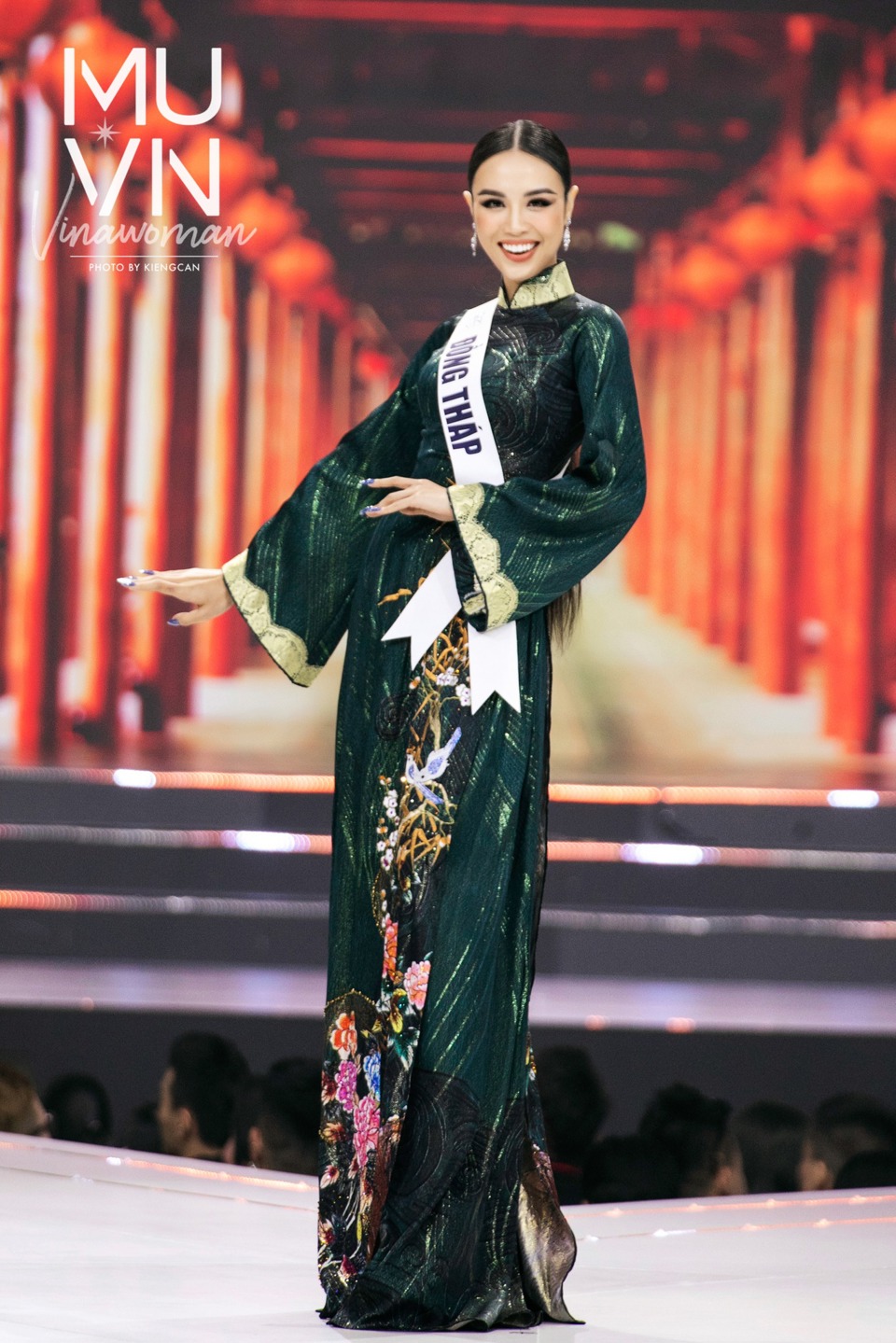 Thí sinh Hoa hậu Hoàn vũ Việt Nam 2022 duyên dáng cùng áo dài - Ảnh 42