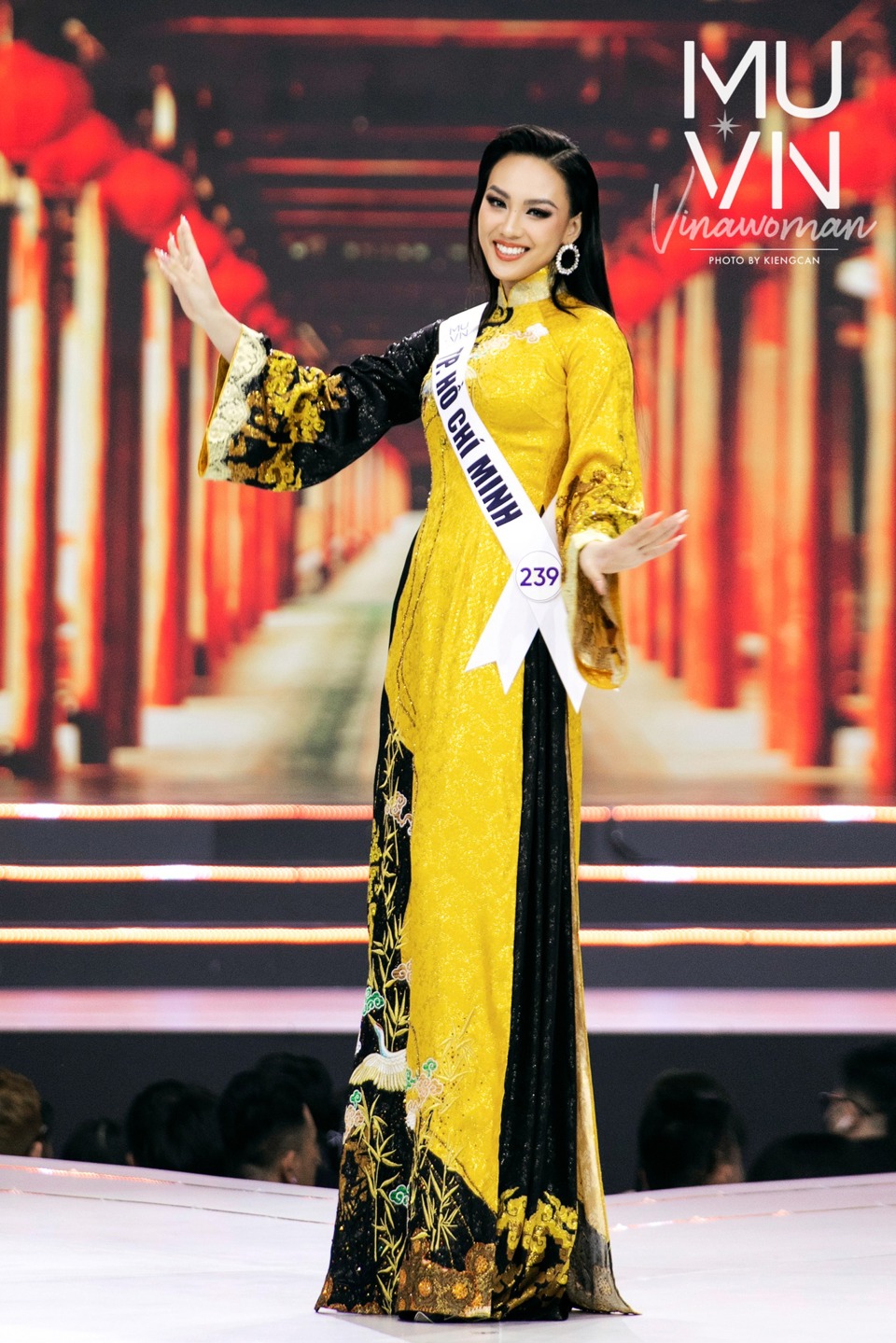 Thí sinh Hoa hậu Hoàn vũ Việt Nam 2022 duyên dáng cùng áo dài - Ảnh 16
