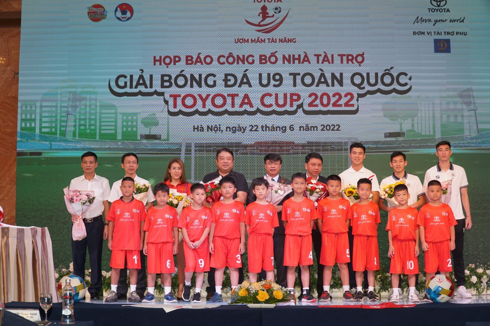 Họp b&aacute;o c&ocirc;ng bố nh&agrave; t&agrave;i trợ Giải b&oacute;ng đ&aacute; U9 to&agrave;n quốc Toyota Cup 2022.