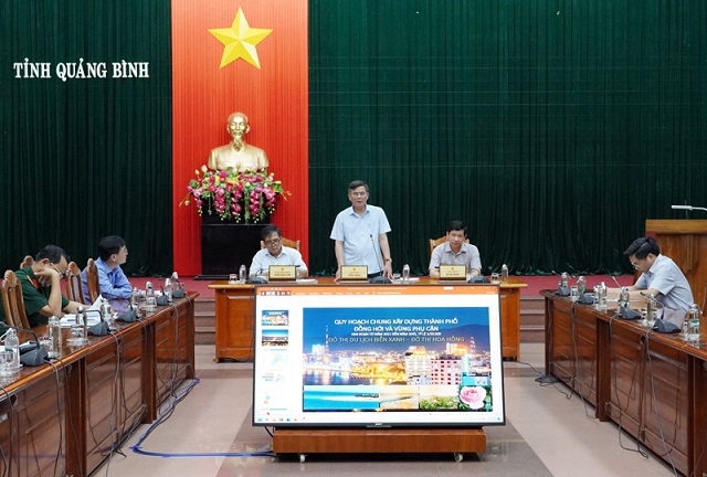 Chủ tịch UBND tỉnh Quảng B&igrave;nh Trần Thắng ph&aacute;t biểu tại hội nghị