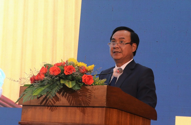 Chủ tịch UBND tỉnh Quảng Trị V&otilde; Văn Hưng ph&aacute;t biểu tại hội nghị.