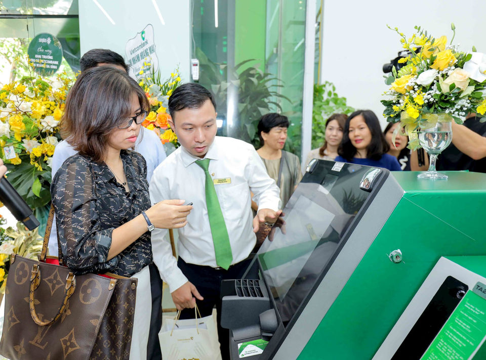 Vietcombank Ba Đình khai trương trụ sở mới - Ảnh 2