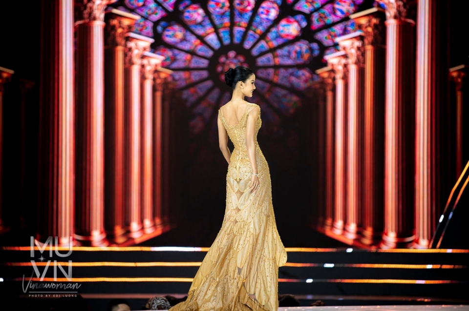 Chiếc váy "độc nhất vô nhị" từ giấm ăn tại Hoa hậu Hoàn vũ Việt Nam - Ảnh 5