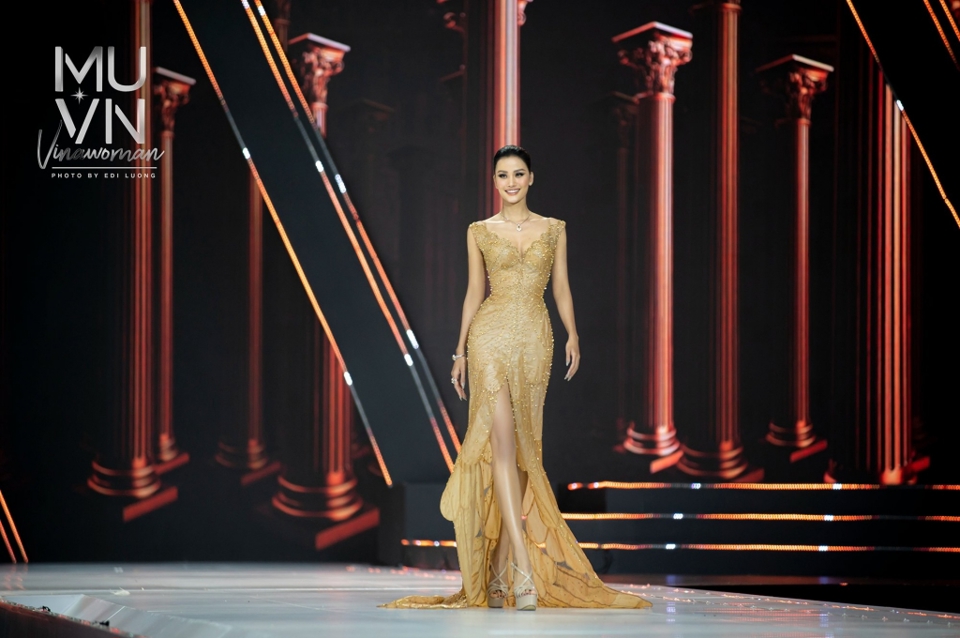 Chiếc váy "độc nhất vô nhị" từ giấm ăn tại Hoa hậu Hoàn vũ Việt Nam - Ảnh 3