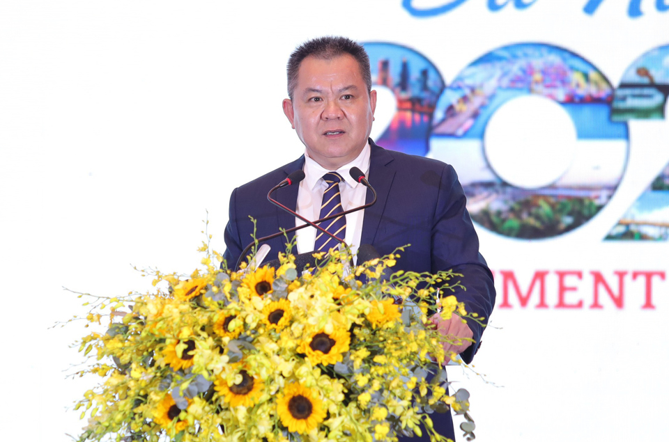 Tổng gi&aacute;m đốc Trung Nam Group Nguyễn T&acirc;m Tiến "hiến kế" cho Đ&agrave; Nẵng tại diễn đ&agrave;n đầu tư 2022. Ảnh: Quang Hải