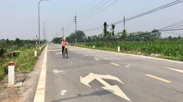 Một tuyến đường giao thông mới được đầu tư xây dựng tại xã Hát Môn, huyện Phúc Thọ. Ảnh: Trọng Tùng