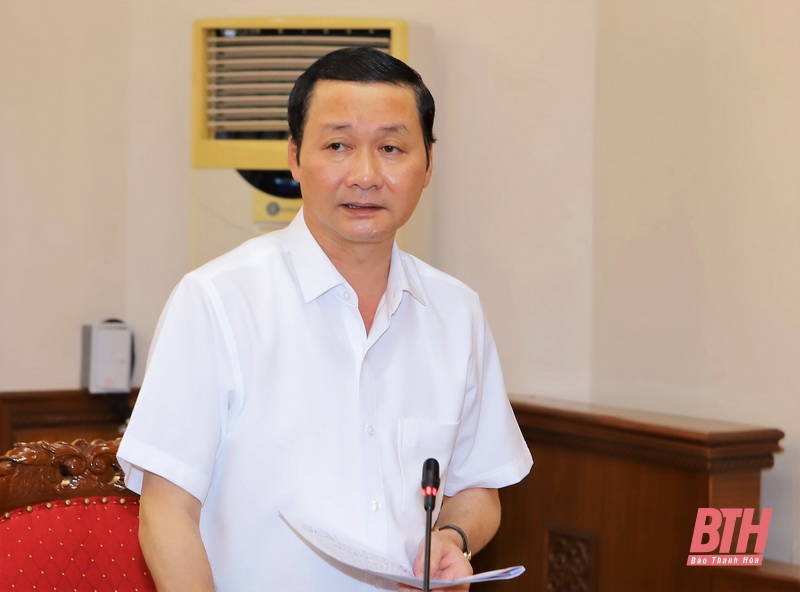 Đồng ch&iacute; Chủ tịch UBND tỉnh Đỗ Minh Tuấn ph&aacute;t biểu tại hội nghị. &nbsp;