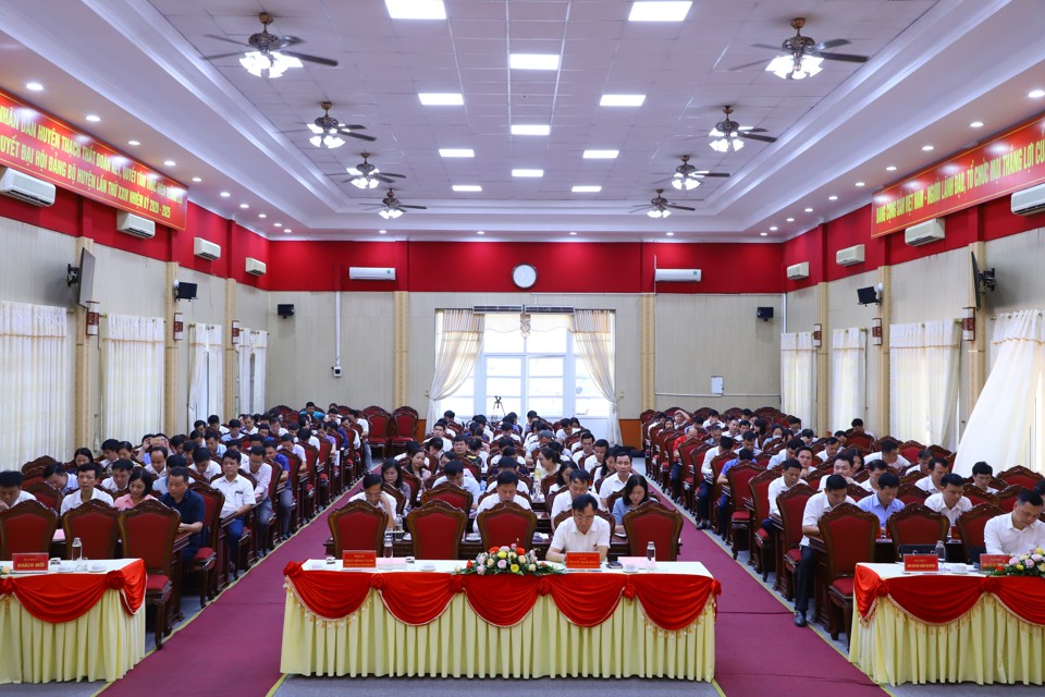 Quang cảnh kỳ họp thứ 6 HĐND huyện Thạch Thất.