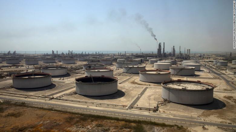 OPEC+ có thể giữ nguyên kế hoạch sản lượng trong cuộc họp chính sách tuần này. Ảnh: Reuters