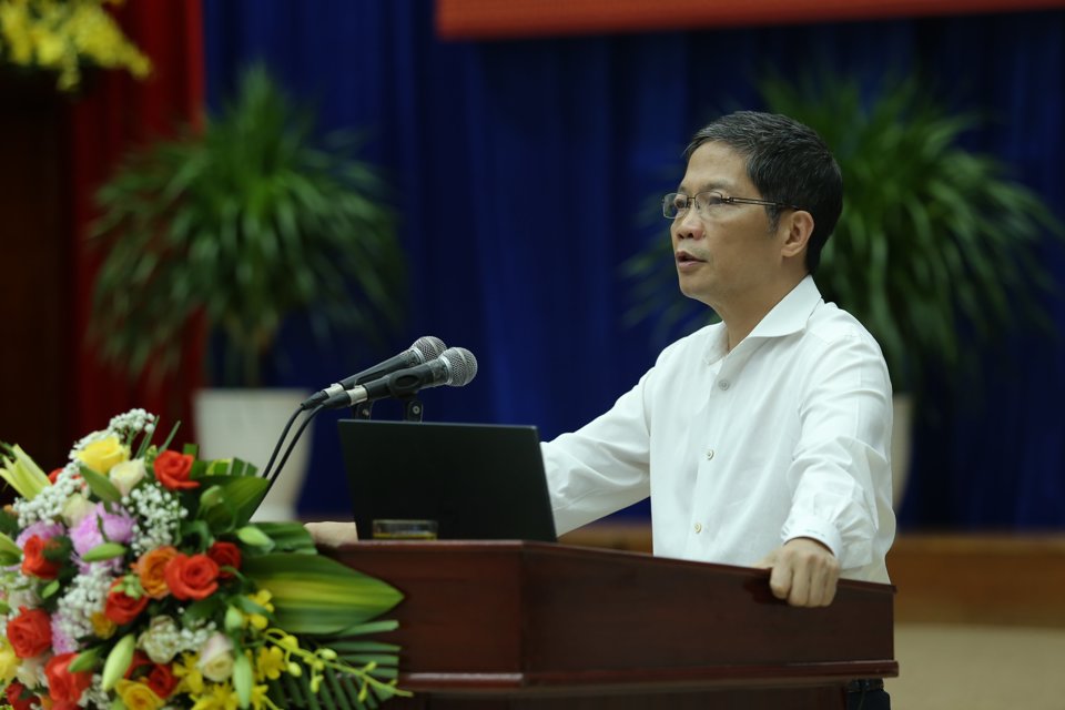 Trưởng Ban Kinh tế Trung ương Trần Tuấn Anh ph&aacute;t biểu tại tọa đ&agrave;m.