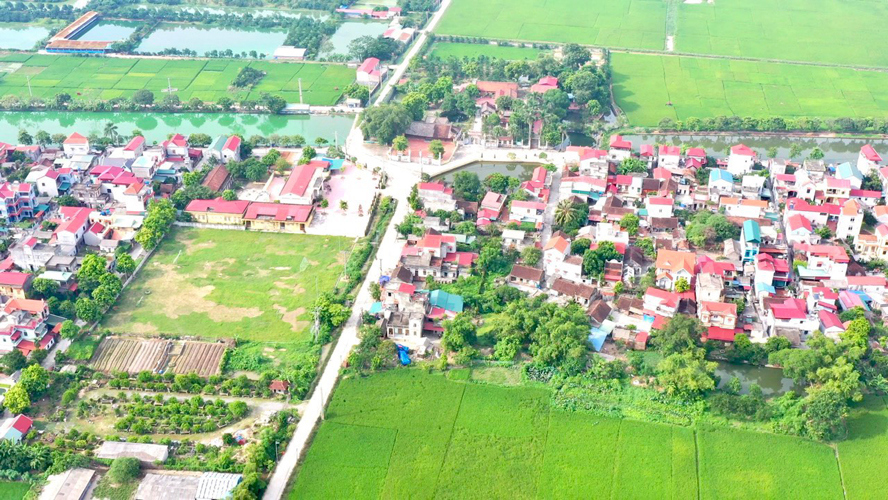 Diện mạo nông thôn mới ở huyện Ứng Hòa ngày càng khang trang, sạch đẹp. Ảnh: Minh An