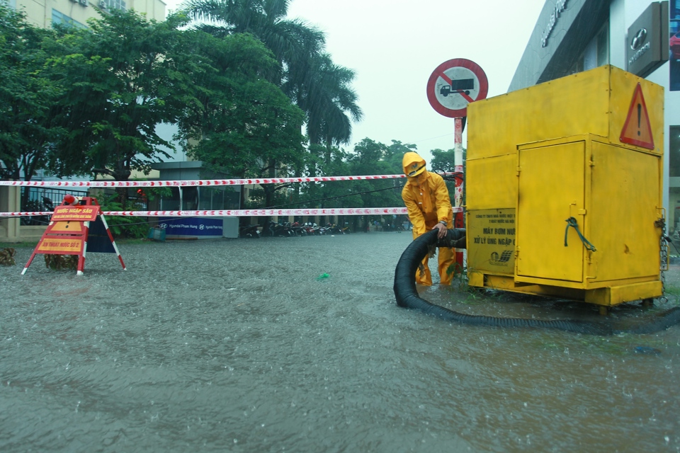 Ngập úng do mưa lớn trên đường Phạm Hùng, Hà Nội tháng 6/2021. Ảnh: Phạm Hùng