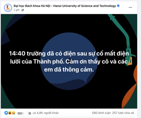 Tại trường Đại học B&aacute;ch khoa H&agrave; Nội, chiều 4/7, t&igrave;nh trạng mất điện xảy ra ở to&agrave;n bộ c&aacute;c d&atilde;y nh&agrave;, giảng đường. Đến gần 15 giờ chiều, fanpage ch&iacute;nh thức của trường đăng th&ocirc;ng b&aacute;o n&agrave;y.