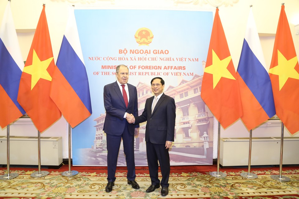 Bộ trưởng Ngoại giao B&ugrave;i Thanh Sơn v&agrave; Bộ trưởng Ngoại giao Nga Sergey Lavrov.&nbsp;