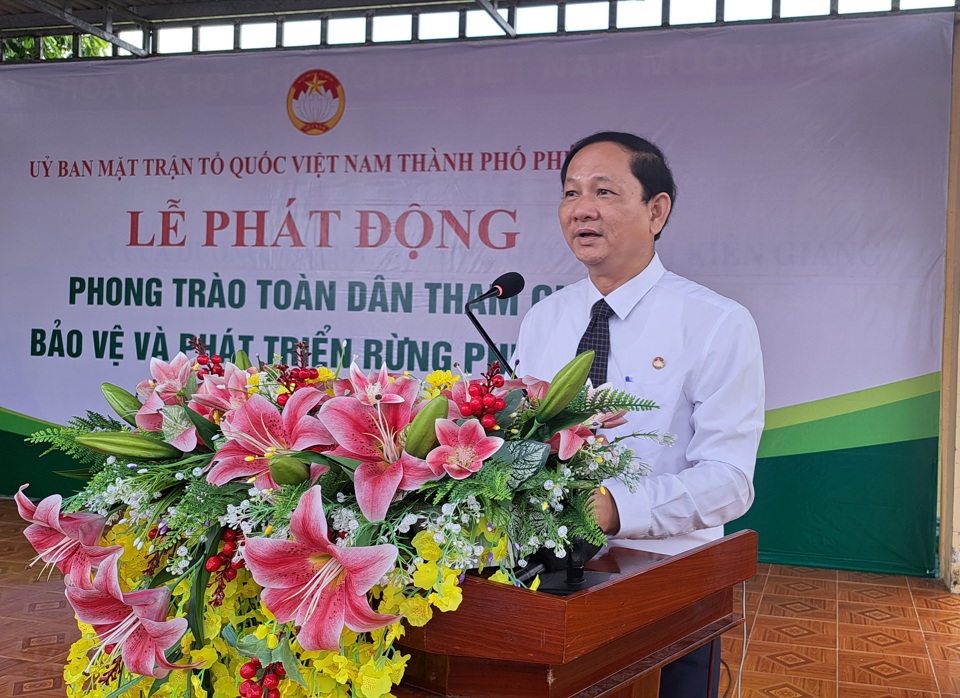 &Ocirc;ng Nguyễn Văn Đ&ocirc;ng An - Chủ tịch Ủy ban MTTQ TP Ph&uacute; Quốc ph&aacute;t biểu tại buổi lễ.