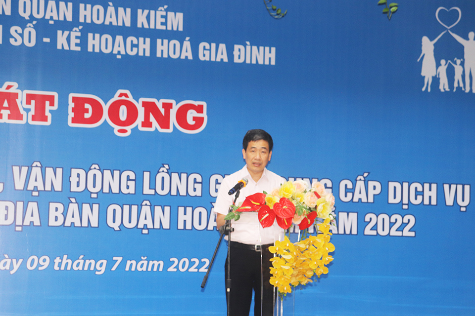 Ph&oacute; Chủ tịch UBND quận Ho&agrave;n kiếm&nbsp; Nguyễn Quốc Ho&agrave;n ph&aacute;t biểu tại lễ ph&aacute;t động.
