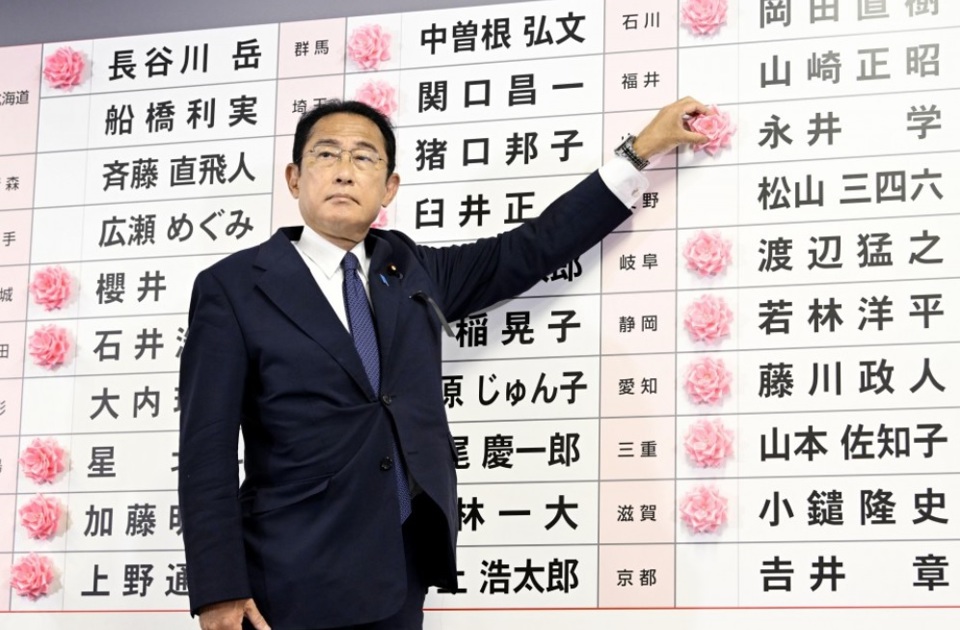 Thủ tướng Fumio Kishida với tư c&aacute;ch l&agrave; người đứng đầu Đảng D&acirc;n chủ Tự do cầm quyền c&ocirc;ng bố t&ecirc;n của c&aacute;c ứng cử vi&ecirc;n chắc chắn gi&agrave;nh được ghế trong cuộc bầu cử Hạ viện v&agrave;o ng&agrave;y 10/7/2022. Ảnh: Kyodo
