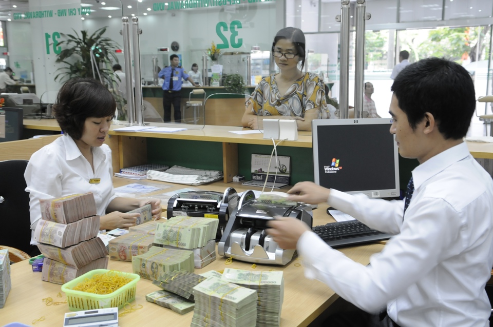 Hoạt động nghiệp vụ tại Vietcombank. Ảnh: Trần Việt &nbsp;