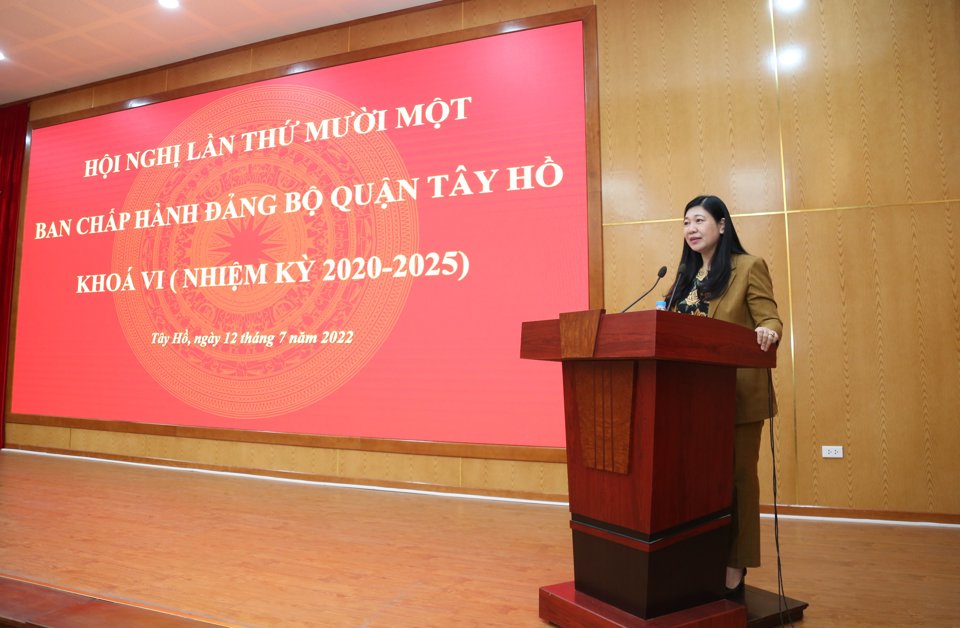 Chủ tịch&nbsp;Ủy ban MTTQ Việt Nam TP H&agrave; Nội Nguyễn Lan Hương ph&aacute;t biểu tại hội nghị.