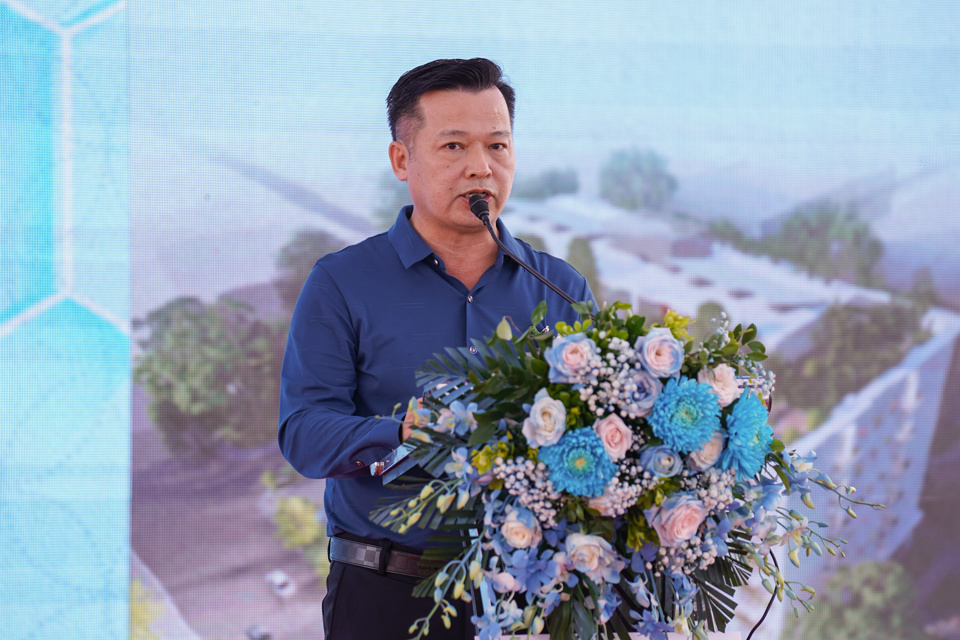 Chủ tịch HĐTV C&ocirc;ng ty TNHH Tổ hợp Y tế Phương Đ&ocirc;ng Nguyễn Thanh Việt chia sẻ tại sự kiện.