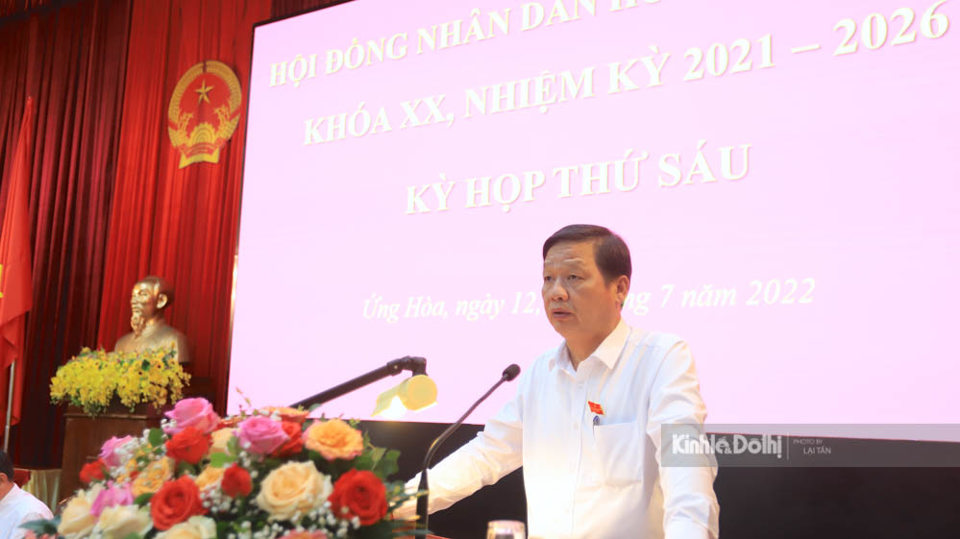 Ph&oacute; Chủ tịch UBND huyện Ứng Ho&agrave; Ng&ocirc; Tiến Ho&agrave;ng ph&aacute;t biểu tại kỳ họp.