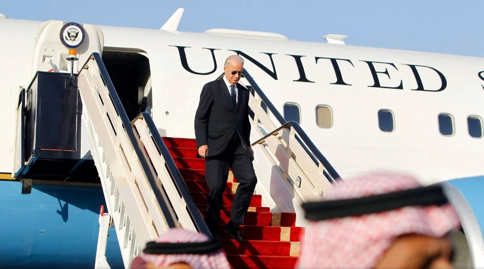 &Ocirc;ng Joe Biden tr&ecirc;n cương vị Ph&oacute; Tổng thống Mỹ đến chia buồn cố Th&aacute;i tử Ả Rập X&ecirc; &Uacute;t Sultan bin Abdul-Aziz Al Saud qua đời tại căn cứ kh&ocirc;ng qu&acirc;n Riyadh ở Riyadh v&agrave;o ng&agrave;y 27/10/2011. Ảnh: Reuters