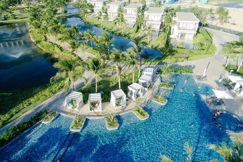 Việt Nam - nơi đ&aacute;ng sống nhất của nhiều người nước ngo&agrave;i. Ảnh: Melia Beach Resort Hồ Tr&agrave;m