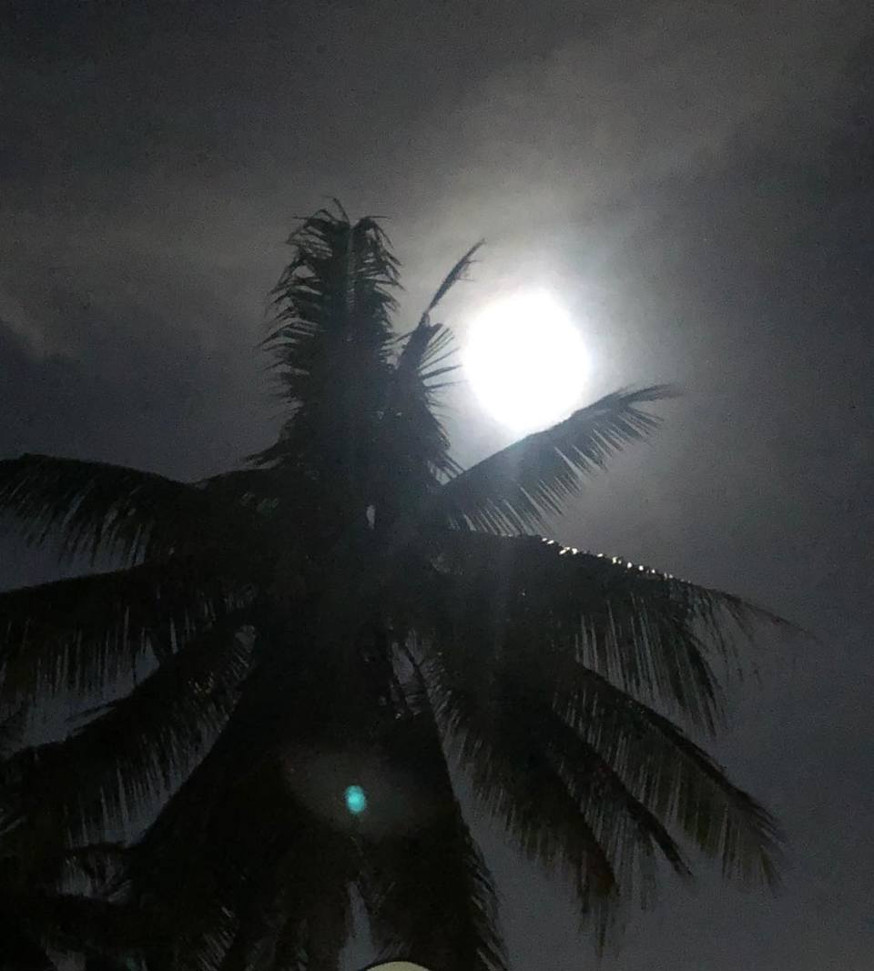Si&ecirc;u trăng được chụp tại H&agrave; Nội.