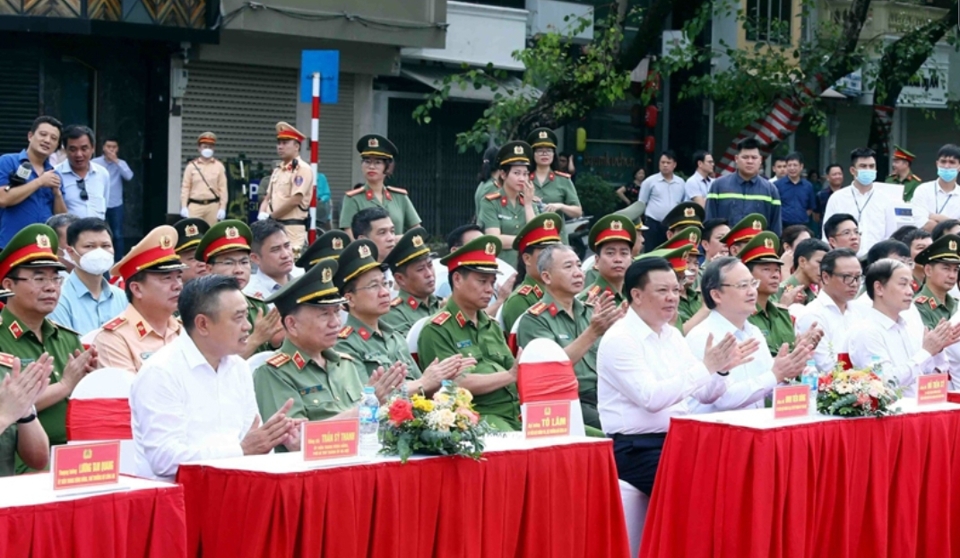 L&atilde;nh đạo Trung ương v&agrave; TP H&agrave; Nội dự lễ kh&aacute;nh th&agrave;nh c&ocirc;ng tr&igrave;nh tượng đ&agrave;i &ldquo;C&ocirc;ng an Nh&acirc;n d&acirc;n v&igrave; d&acirc;n phục vụ&rdquo;.