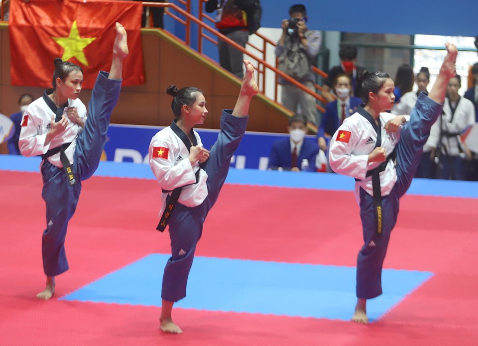 Taekwondo Việt Nam thi đấu ấn tượng tại SEA Games 31 diễn ra tr&ecirc;n s&acirc;n nh&agrave;. Ảnh: Lại Tấn.
