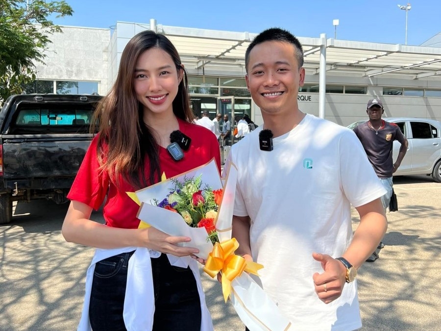 Hình ảnh Quang Linh Vlogs đưa Hoa hậu Thùy Tiên ra sân bay - Ảnh 1